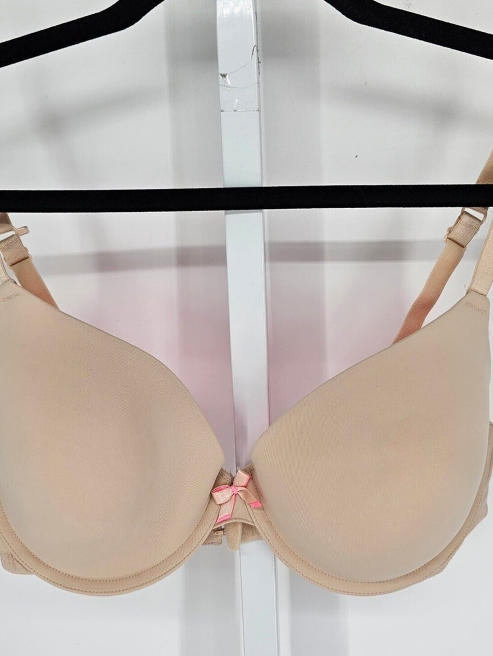 Xhilaration womens Sz 36D Perfect T Shirt Bra Beige w/ Neon Pink Lining
